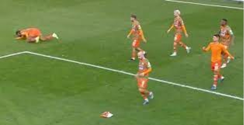 qola-sevinerken-zedelendi-