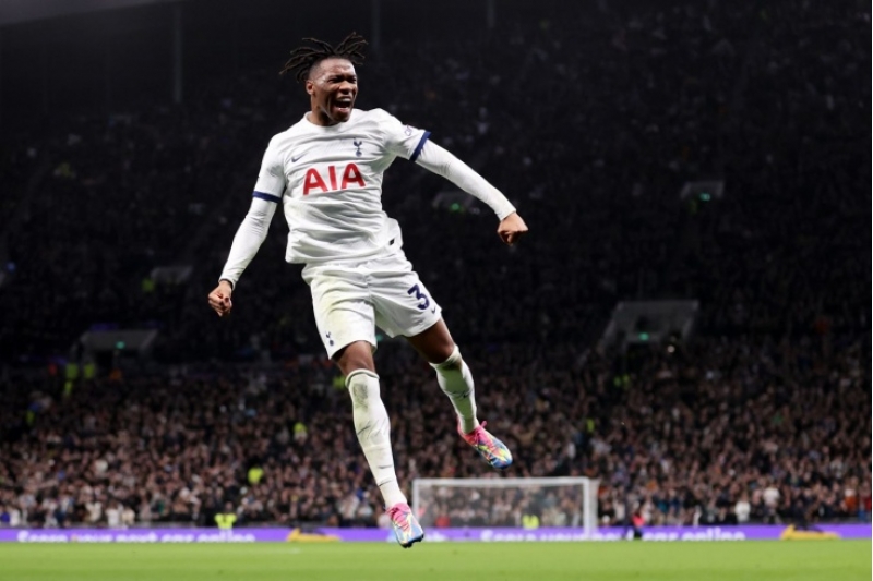 tottenhemde-yeni-muqavile-3