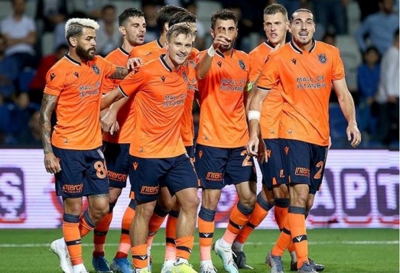 bashaksheher-sivasspor-matchi-oncesinde-maraqli-hadise-qyede-alinib-