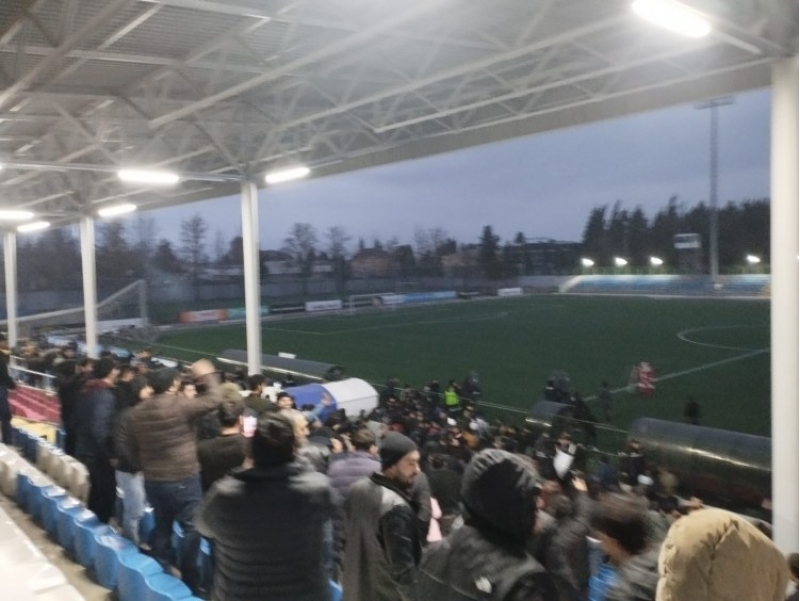 tovuzda-ishiq-direyi-ashdi-oyun-dayandirildi