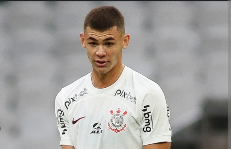 psj-18-yashli-braziliyali-futbolchunu-transfer-edir-