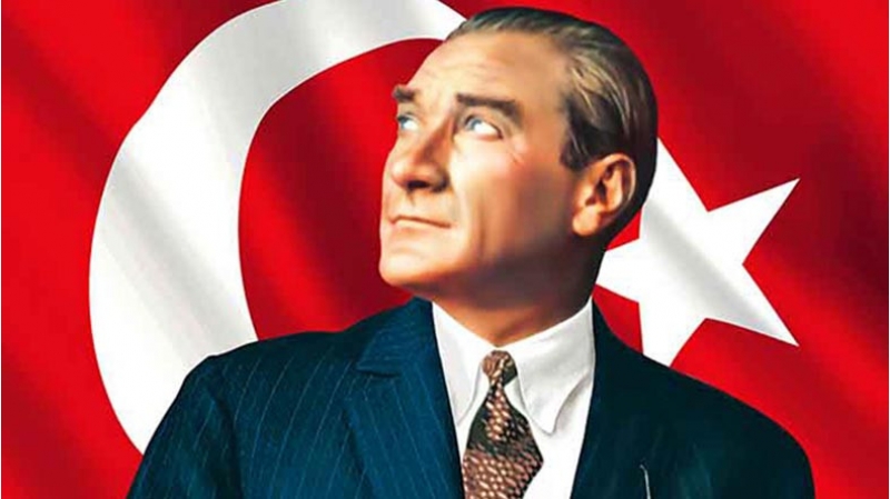 seudiyye-erebistani-super-kubok-oyununda-mustafa-kamal-ataturk-pankkartlarina-icaze-vermeyib-
