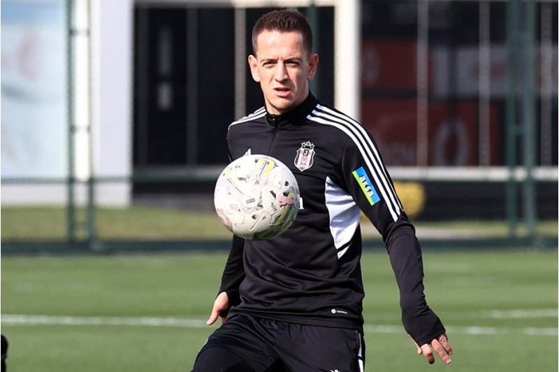 bosniya-ve-herseqovinali-futbolchu-karyerasini-italiya-a-seriyasinda-davam-etdire-biler