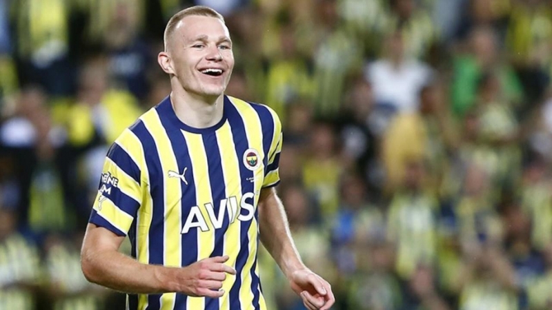 qalatasaray-fenerbagchanin-kechmish-futbolchusunu-transfer-ede-biler-