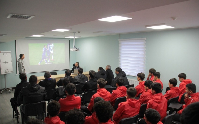 turan-tovuzun-futbolchularina-telim-kechirilib