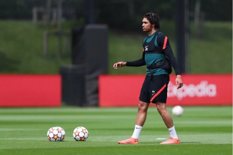 real-madridin-maraqlandigi-futbolchu-klubunda-qalmaga-qerar-verib-