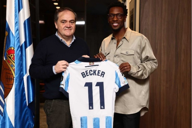 real-sosyedad-yeni-futbolchunu-teqdim-etdi