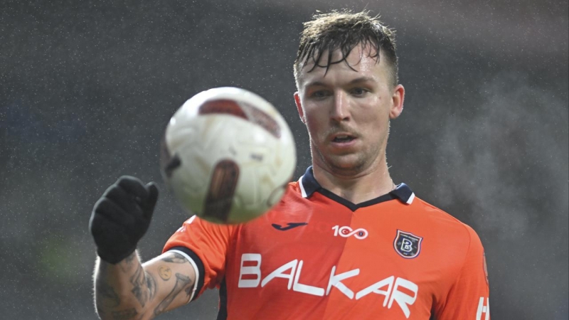 bashaksheherin-futbolchusu-olkesine-geri-qayidib-