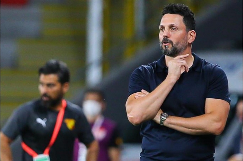 kardif-siti-bash-meshqiyle-yollarini-ayira-biler-