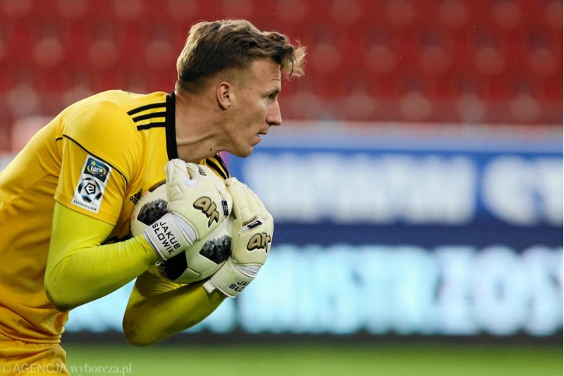 konyaspor-klubu-yeni-qapichi-ile-muqavile-imzalayib-