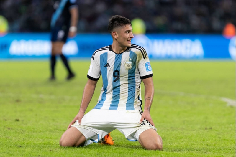 sevilya-yeni-transferi-resmileshdirir