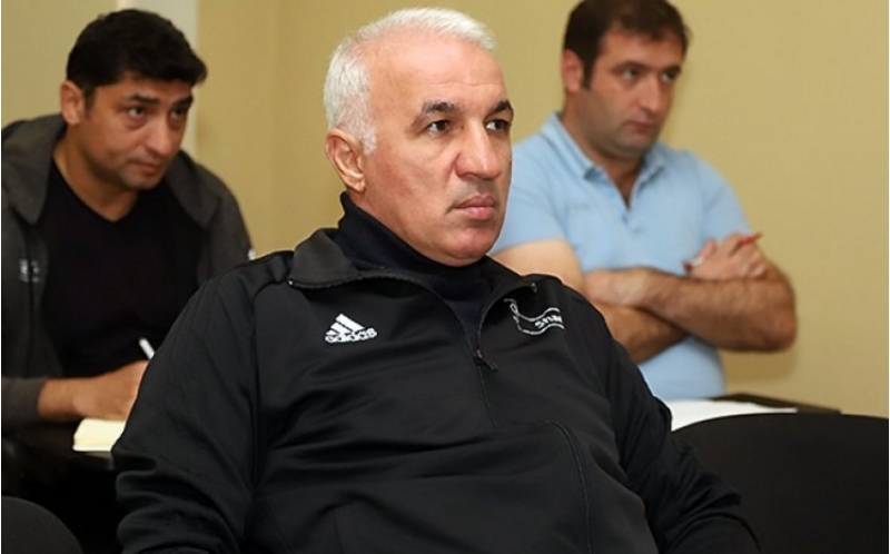 arif-esesdov-parise-yollanir