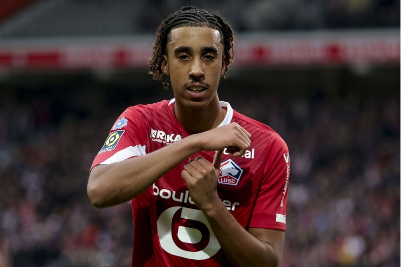 real-madrid-18-yashli-futbolchu-ile-maraqlanir-