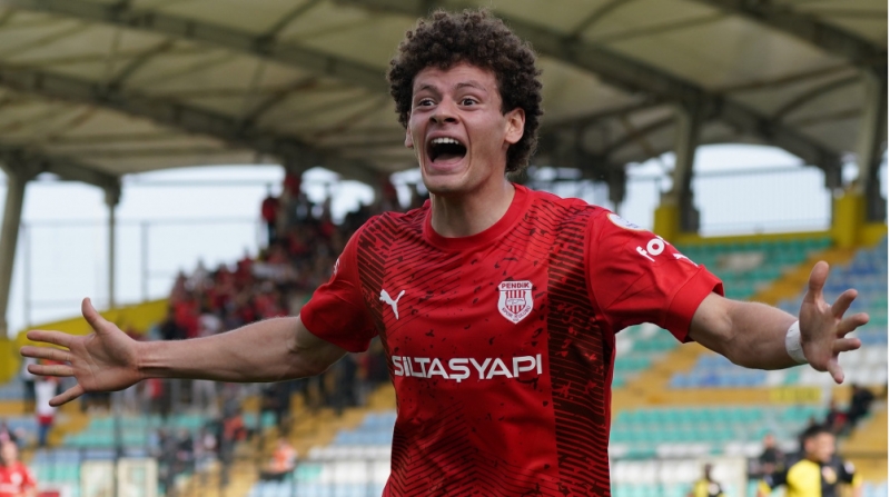 zenit-turkiyeli-futbolchuyla-maraqlanir