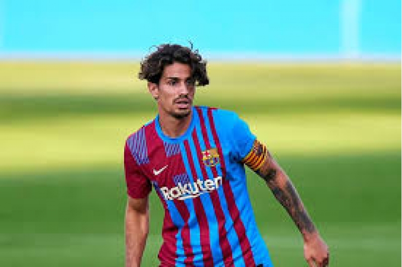 fenerbagcha-ispaniyali-futbolchu-ile-maraqlanir-