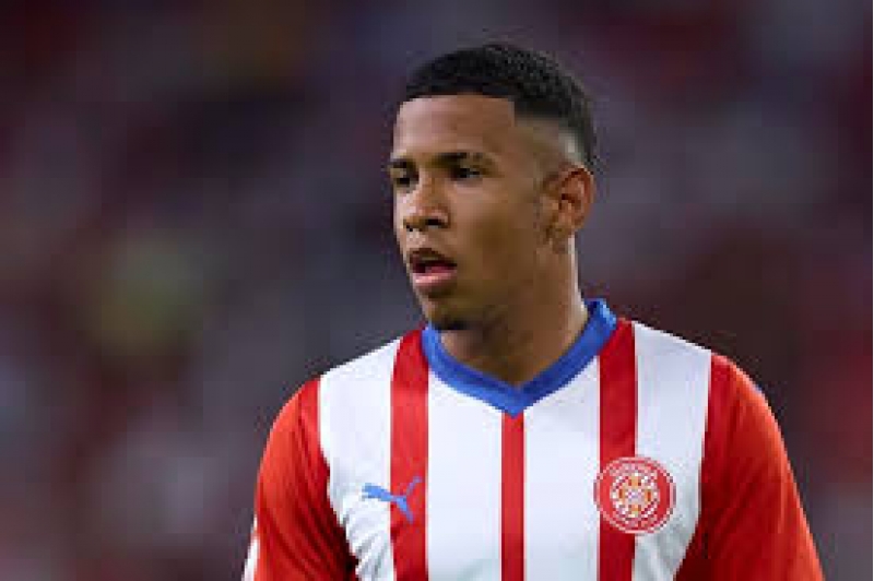 manchester-siti-19-yashli-futbolchu-ile-razilashib-