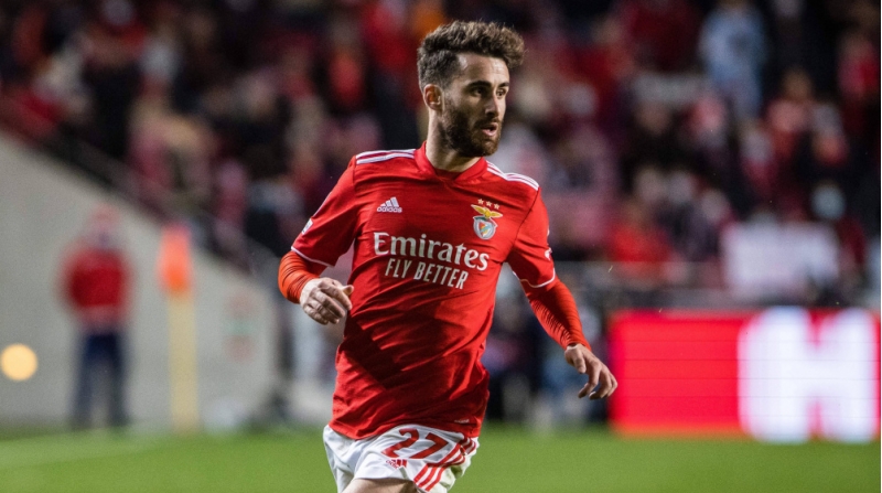 fenerbagcha-portuqaliyali-futbolchu-ile-danishiqlara-bashlayib-