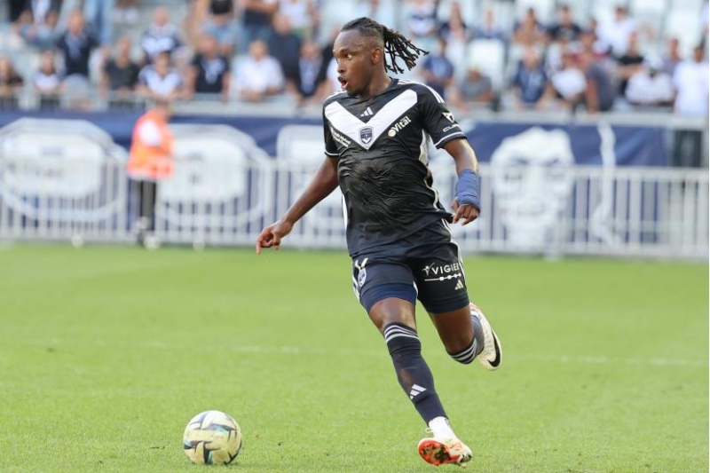 boreuksun-futbolchusu-komaya-dushub-