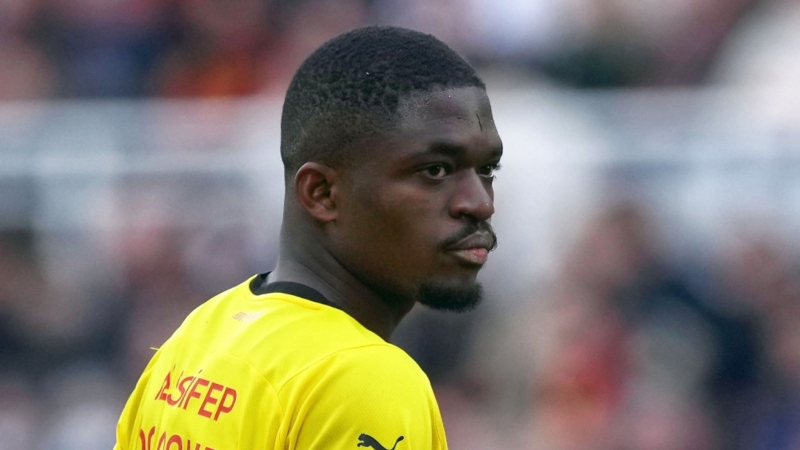 kristal-pelas-futbolchusu-ile-yeni-muqavile-imzalayib-