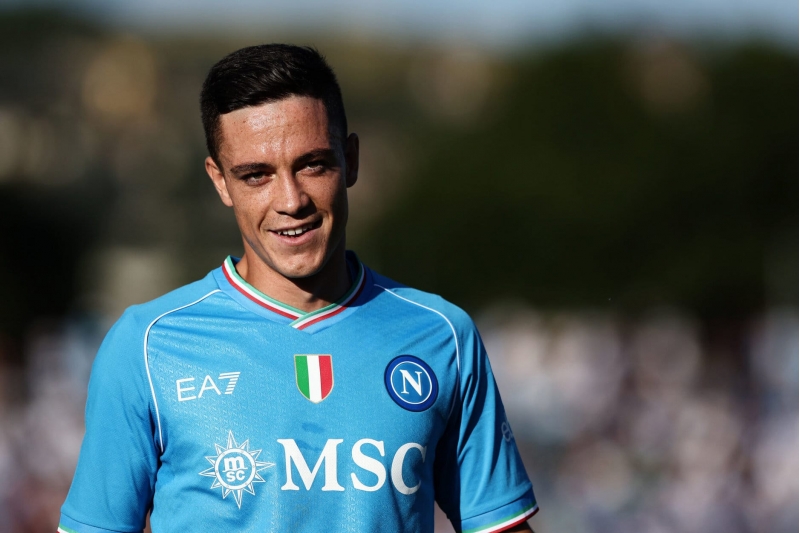 inter-ve-yuventus-napolinin-futbolchusunu-isteyir