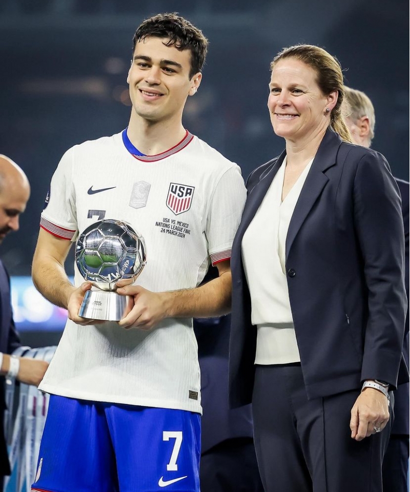 amerikali-futbolchu-milletler-liqasinin-en-yaxshisi-sechildi-