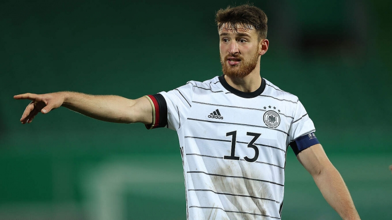 beshiktash-borussiya-dortmundun-futbolchusu-ile-maraqlanir-