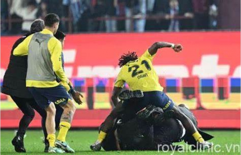 fenerbagchanin-nigeriyali-futbolchusu-paylashimi-ile-diqqet-merkezine-dushub-