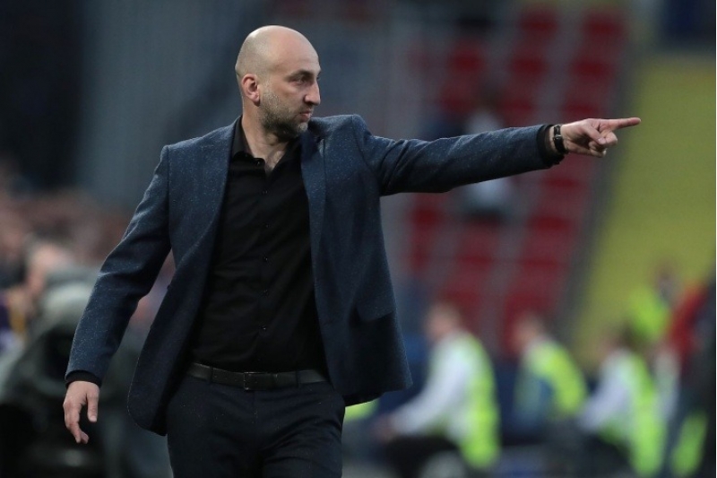 axmat-qroznide-yeni-meshqchinin-adina-aydinliq-gelib