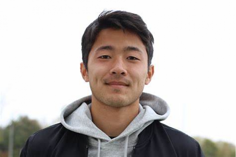 beshiktash-niderland-klubunun-futbolchusu-ile-maraqlanir--2