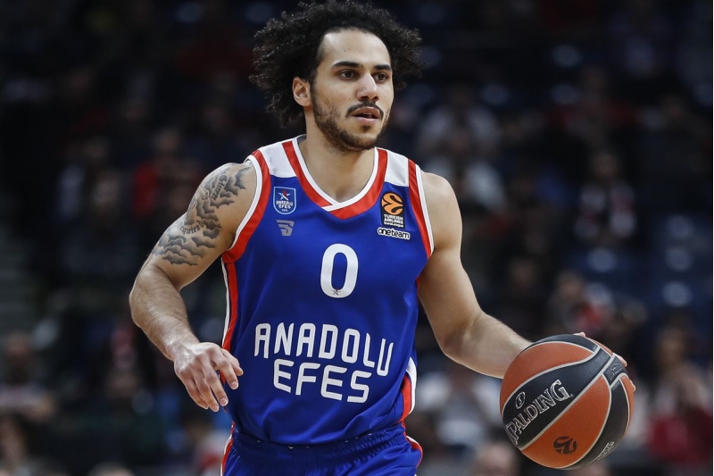 anadolu-efes-ulduz-basketbolchu-ile-yeni-muqavile-imzalayib
