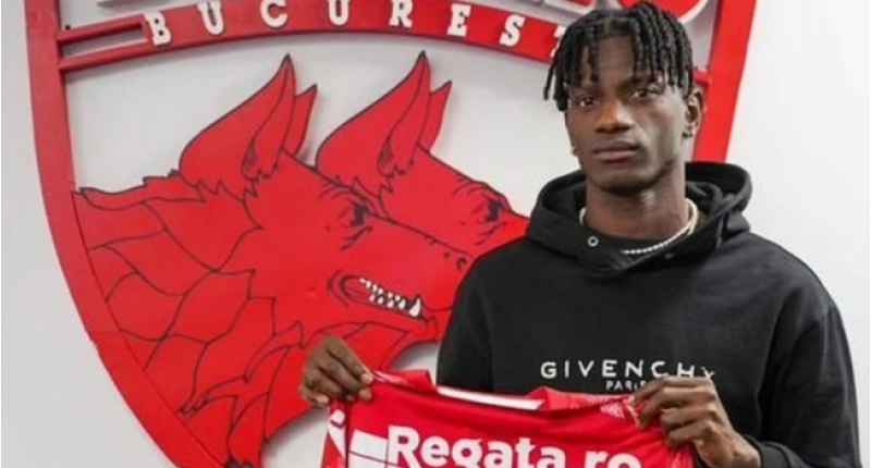 ruminiyada-futbolchu-oyunlara-ekiz-qardashini-gonderib