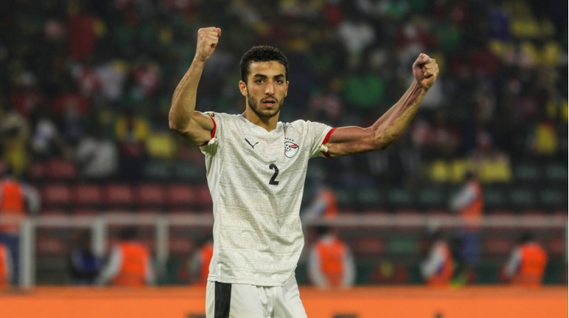 qalatasaray-misir-klubunun-futbolchusu-ile-maraqlanir