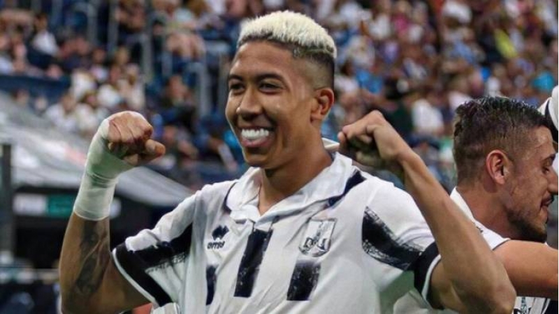 neftchinin-sabiq-futbolchusu-qalatasaray-fenerbagcha-oyununu-stadiondan-izleyib