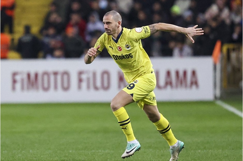 fenerbagchanin-futbolchusu-karyerasini-basha-vuracaq