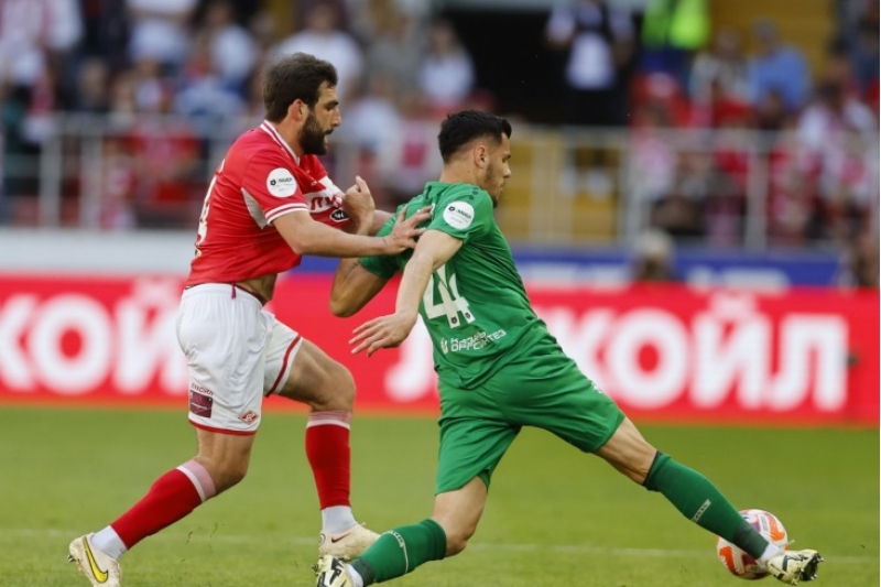 meshhur-futbolchu-italiyaya-yollanir