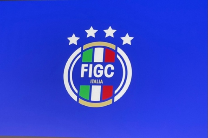 italiya-futbol-federasiyasi-4-milyon-avro-cerimelendi