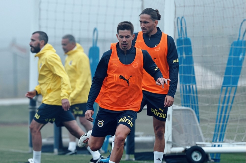 mourinyo-2-futbolchu-ile-yollari-ayirmagi-dushunur