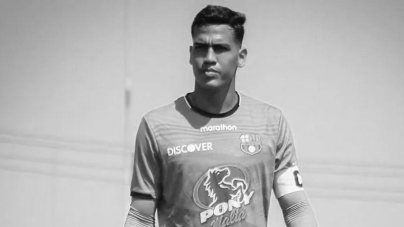 barselona-klubunun-20-yashli-qapichisi-dunyasini-deyishib