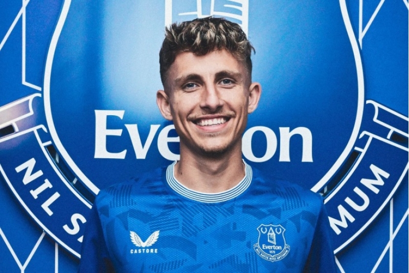 everton-danimarkali-futbolchunun-transferini-resmleshdirib