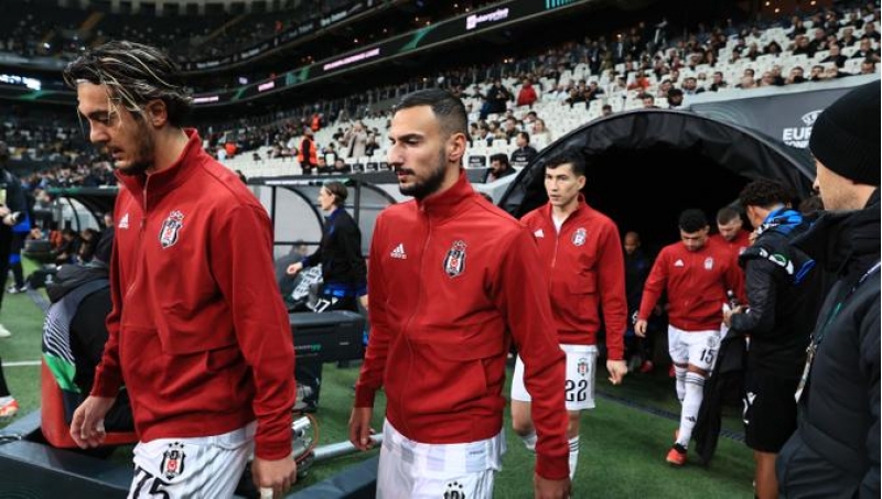 beshiktash-turkiyeli-futbolchu-ile-yollarini-ayirib