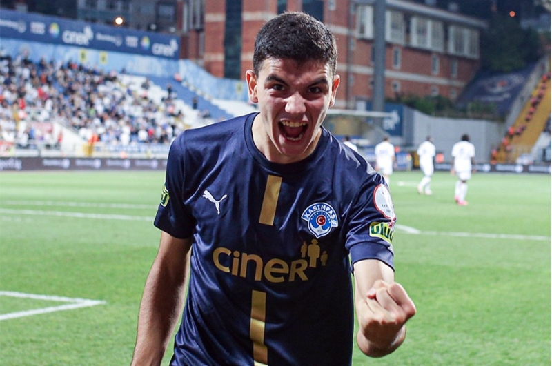 beshiktash-genc-futbolchunu-heyetine-qatir