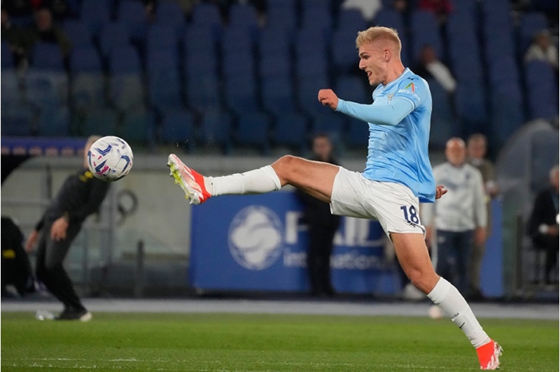 qalatasaray-danimarkali-oyunchunu-transfer-siyahisina-daxil-edib