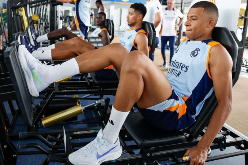 kilyan-mbappe-madrid-reali-ile-ilk-meshqine-chixib