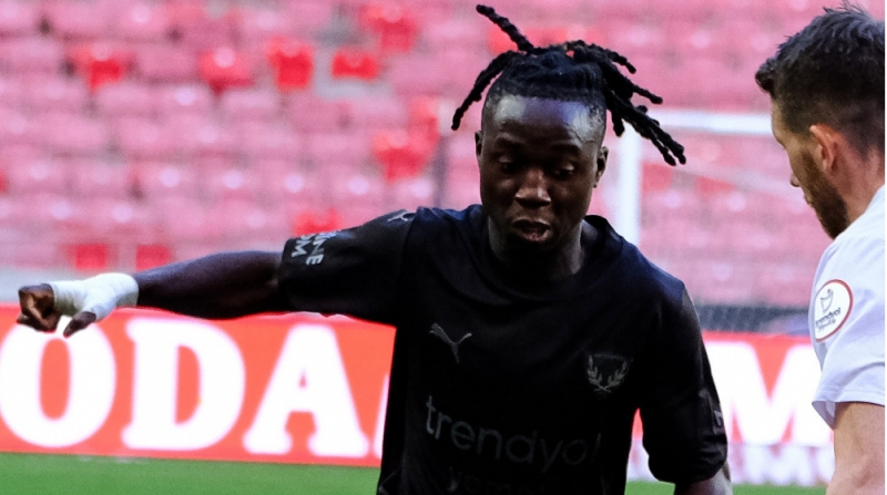 turkiye-super-liqasinda-movsumun-ilk-qolu-ziyeshden