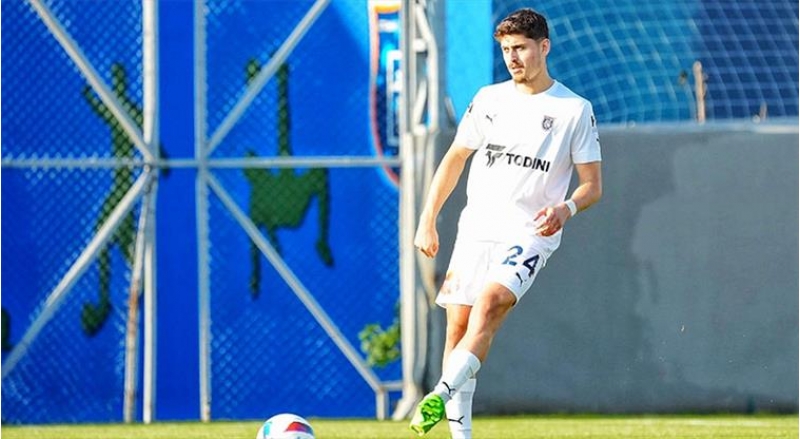 bashakshehir-turkiyeli-futbolchu-ile-yollarini-ayirib