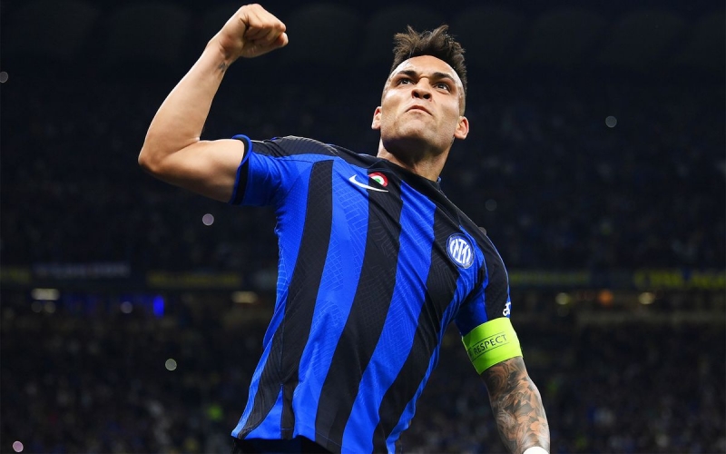 hakan-chalhanoglu-umid-edirem-ki-lautaro-qizil-topu-qazanacaq