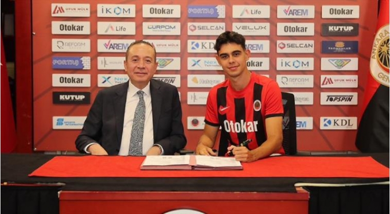 fenerbagchanin-genc-futbolchusu-11-ci-liqa-klubuna-kechib