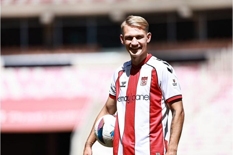 polshali-futbolchu-sivassporda