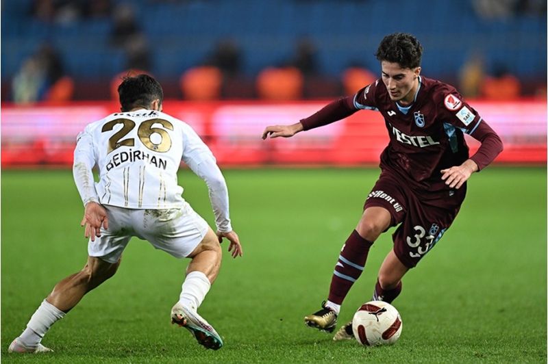 trabzonspor-4-futbolchu-ile-yollarini-ayirib