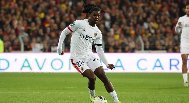 beshiktash-isvechreli-oyunchu-ile-maraqlanir